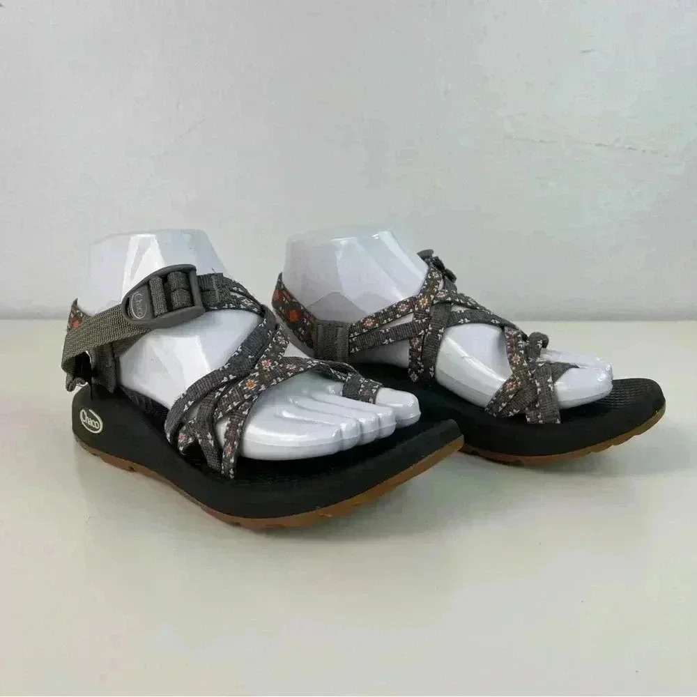 Chaco Women's Adjustable Straps Cushioned Sandal Size W6